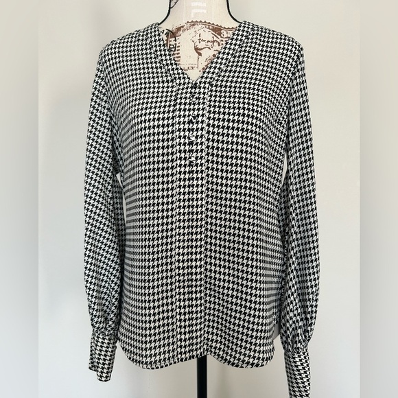 NWT Express women’s blouse size XS - Picture 1 of 14